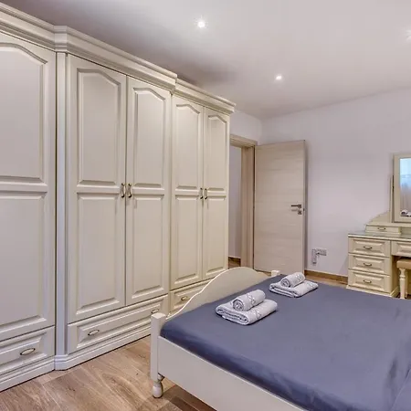 Modern 3 Bedroom In The Heart Of * Sliema