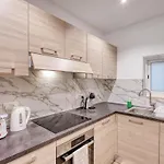 Lejlighed Modern 3 Bedroom In The Heart Of *