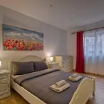 Modern 3 Bedroom In The Heart Of Lejlighed *