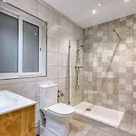 Lejlighed Modern 3 Bedroom In The Heart Of *