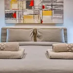 Modern 3 Bedroom In The Heart Of *