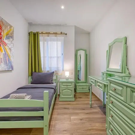 Modern 3 Bedroom In The Heart Of Apartman Sliema