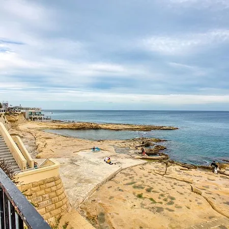 Modern 3 Bedroom In The Heart Of Appartement *