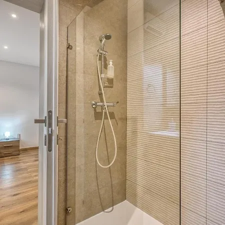 Modern 3 Bedroom In The Heart Of Σλιέμα