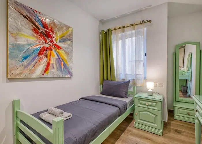 Modern 3 Bedroom In The Heart Of * Sliema