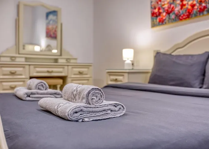 Modern 3 Bedroom In The Heart Of *