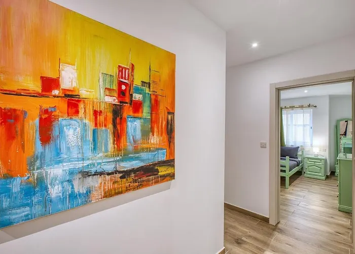 Modern 3 Bedroom In The Heart Of *