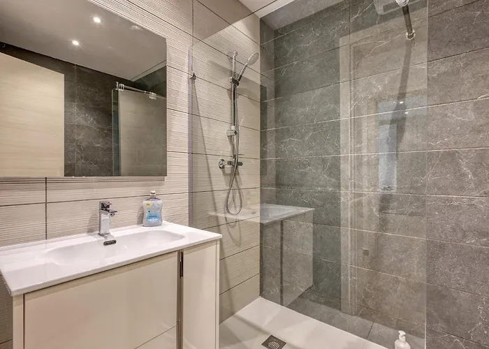 Modern 3 Bedroom In The Heart Of Appartement *