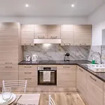 Modern 3 Bedroom In The Heart Of *